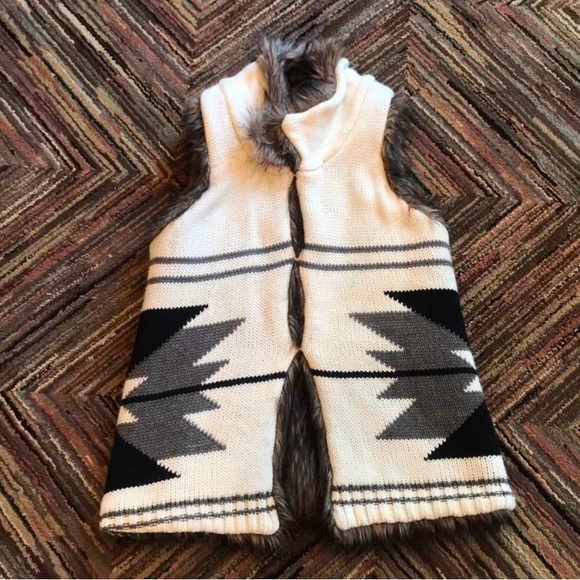 Reversible Faux Fur Vest - Picture 3 of 7